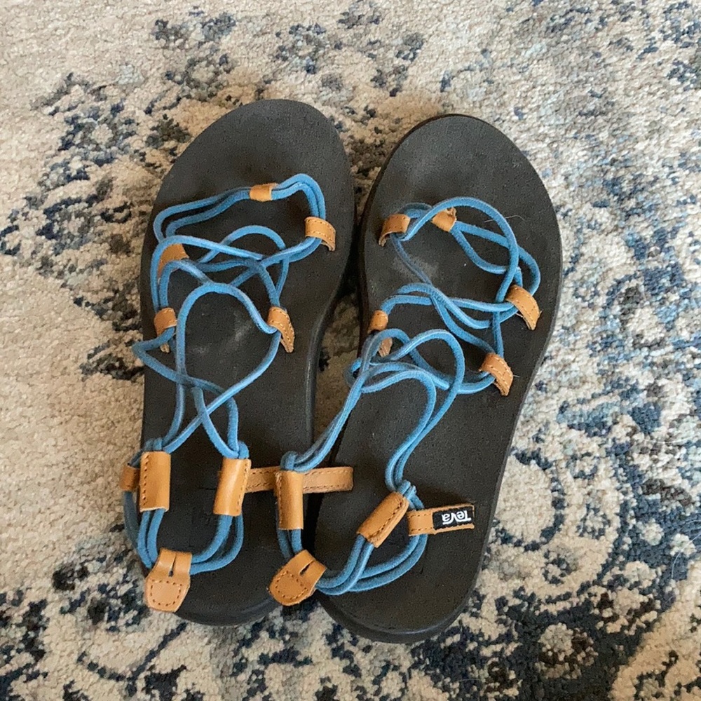 Teva Voya Infinity Strappy Sandals size 8